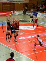 B.Thumm (4) im Duell mit dem Aachener Block